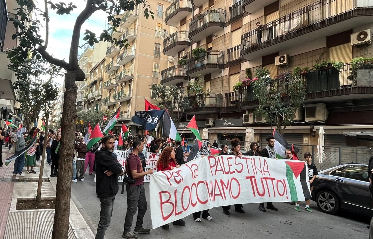 Galleria foto 'Bari, corteo pro Pal contro le navi dirette a Israele: «Presto noto il contenuto»' - foto 3