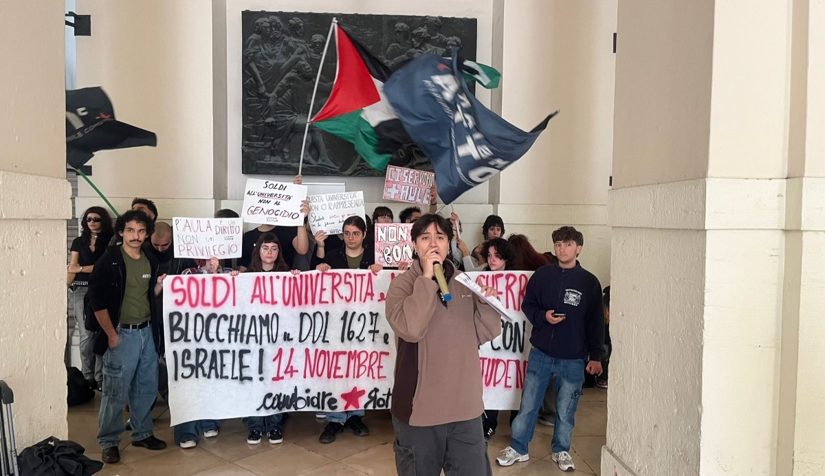 Galleria foto 'Bari, presidio degli studenti in Ateneo: «Uniba rompa tutti gli accordi con Israele»' - foto 4