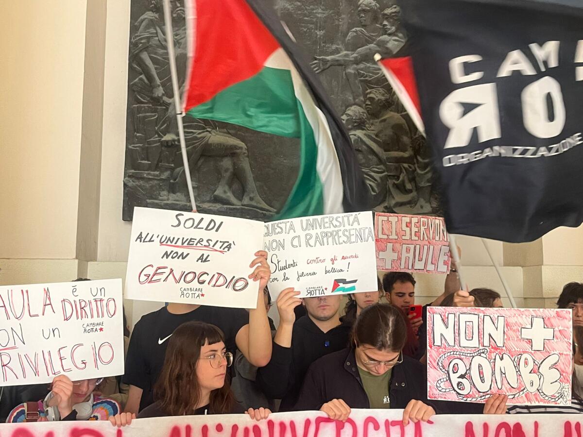 Galleria foto 'Bari, presidio degli studenti in Ateneo: «Uniba rompa tutti gli accordi con Israele»' - foto 2