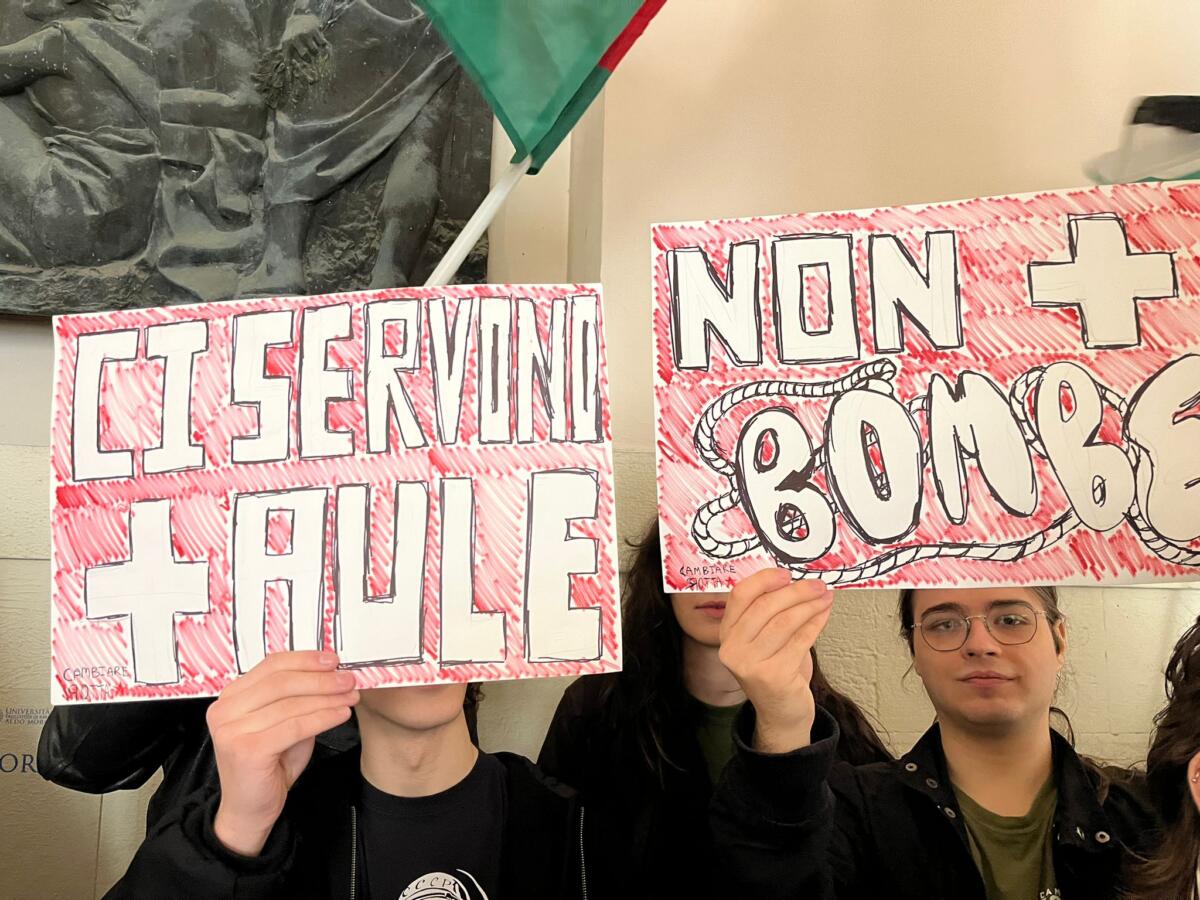 Galleria foto 'Bari, presidio degli studenti in Ateneo: «Uniba rompa tutti gli accordi con Israele»' - foto 3