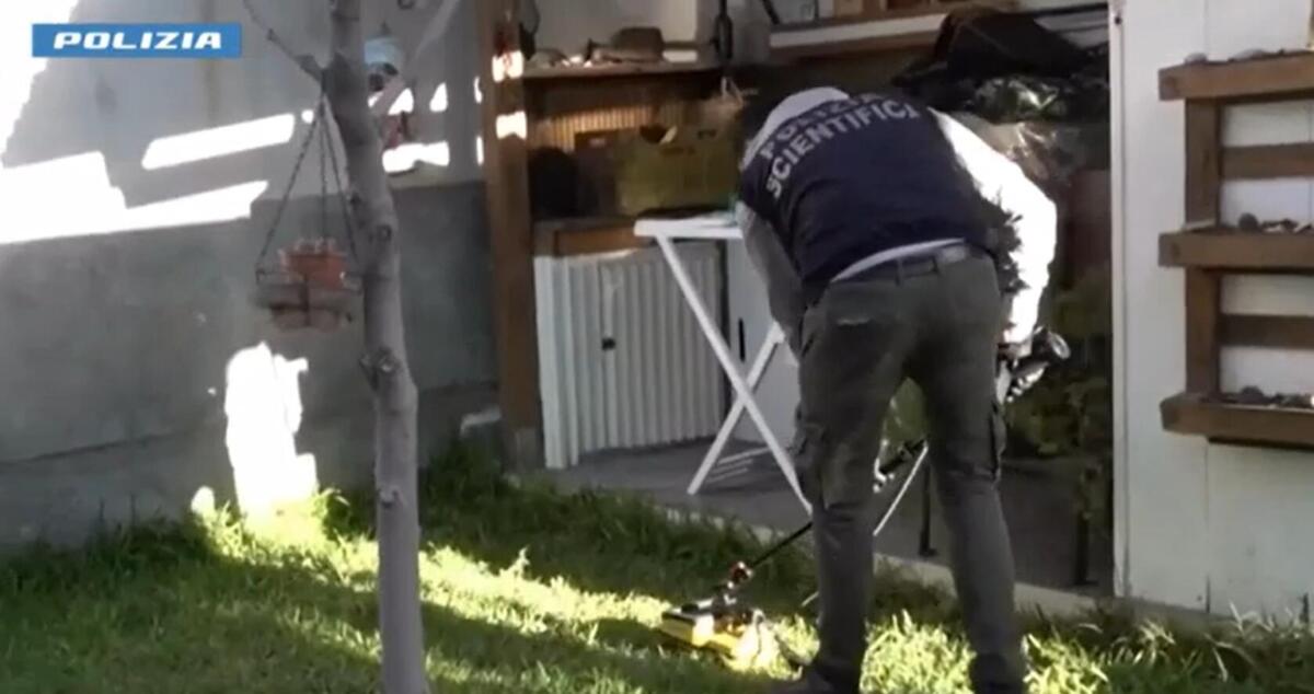 Reggio Calabria, accusata di aver ucciso i figli appena nati: arrestata giovane donna Reggio Calabria, accusata di aver ucciso i figli appena nati: arrestata giovane donna