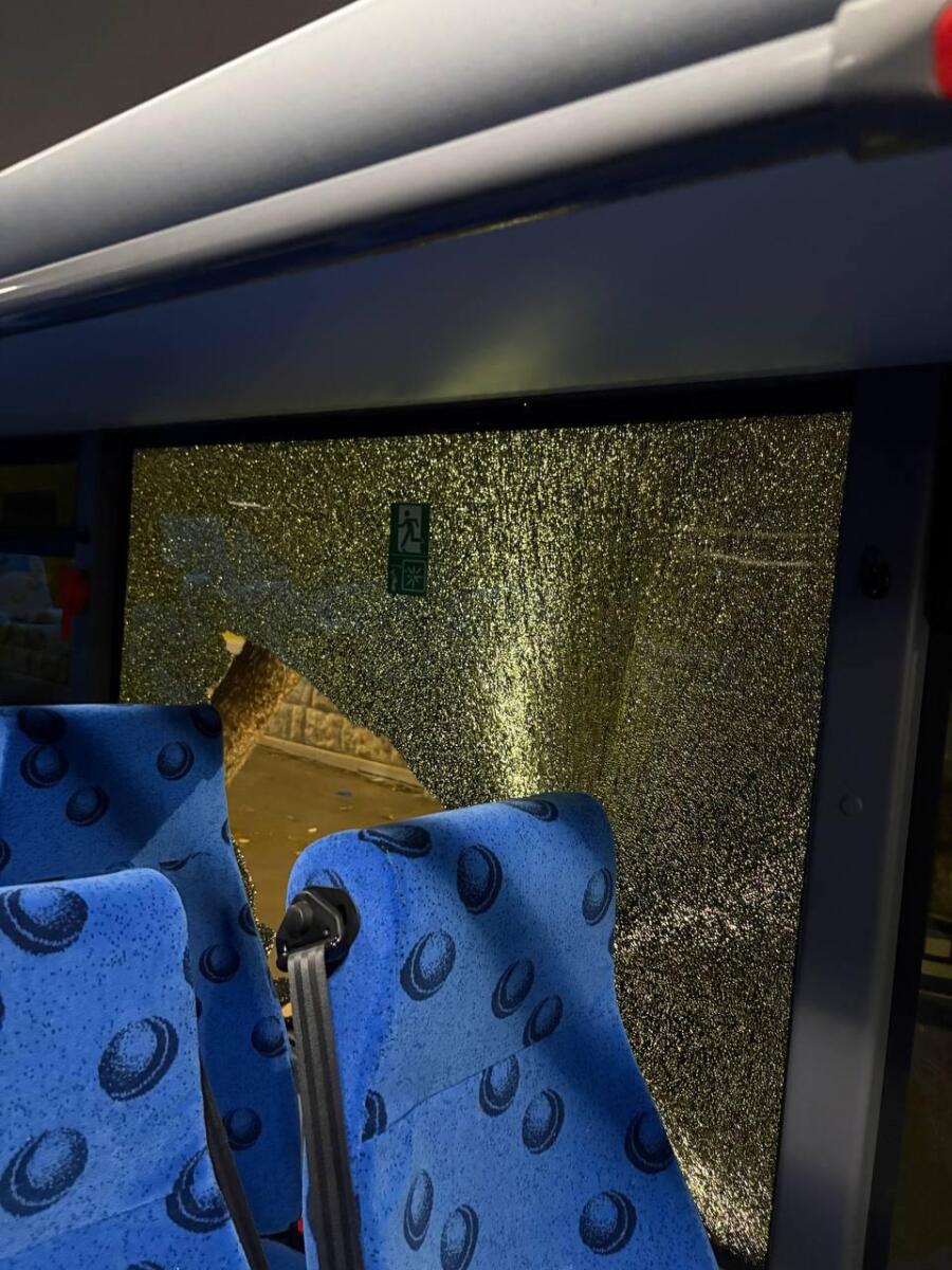 Foggia, sassi contro un autobus delle Ferrovie del Gargano in transito in centro: identificati due minorenni Foggia, sassi contro un autobus delle Ferrovie del Gargano in transito in centro: identificati due minorenni
