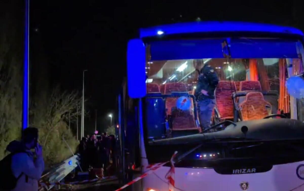Galleria foto 'Follia dopo la partita di basket a Rieti, assalto al bus dei tifosi del Pistoia: muore un autista' - foto 1
