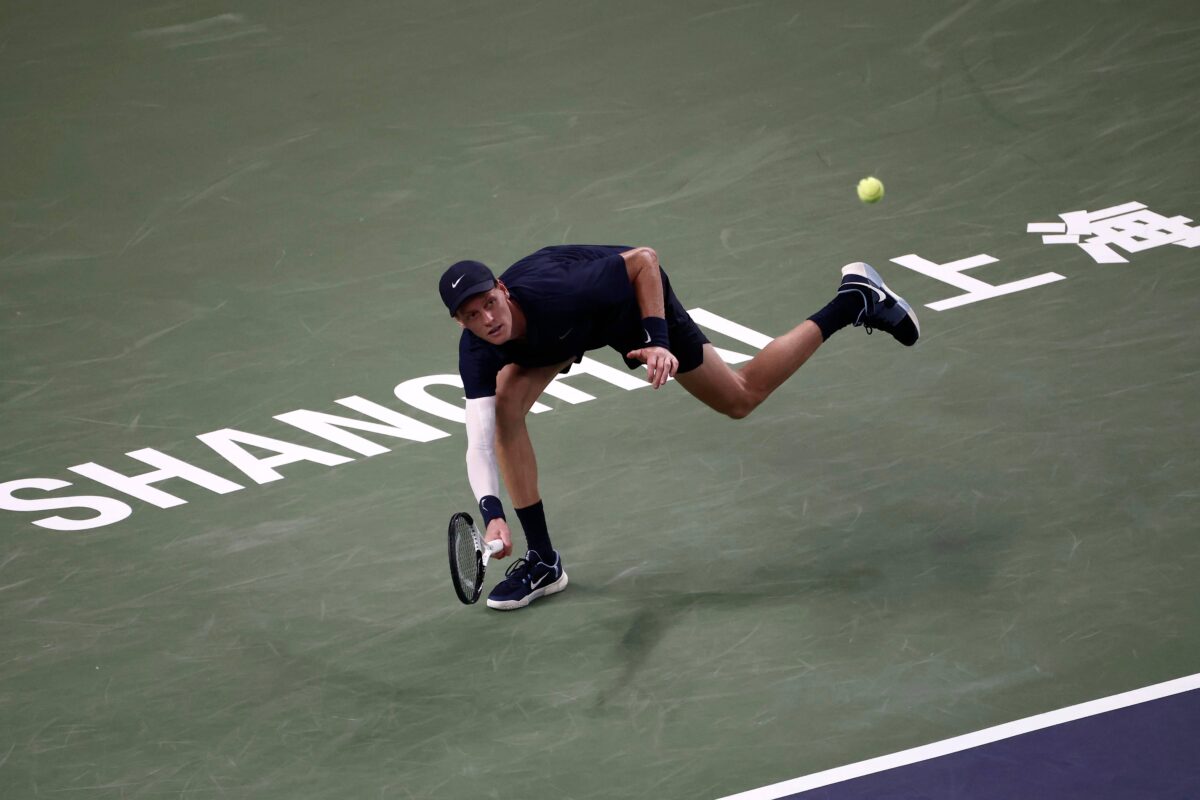 Tennis, Shanghai amara per Sinner: l’azzurro ha i crampi e si ritira contro Griekspoor Tennis, Shanghai amara per Sinner: l’azzurro ha i crampi e si ritira contro Griekspoor