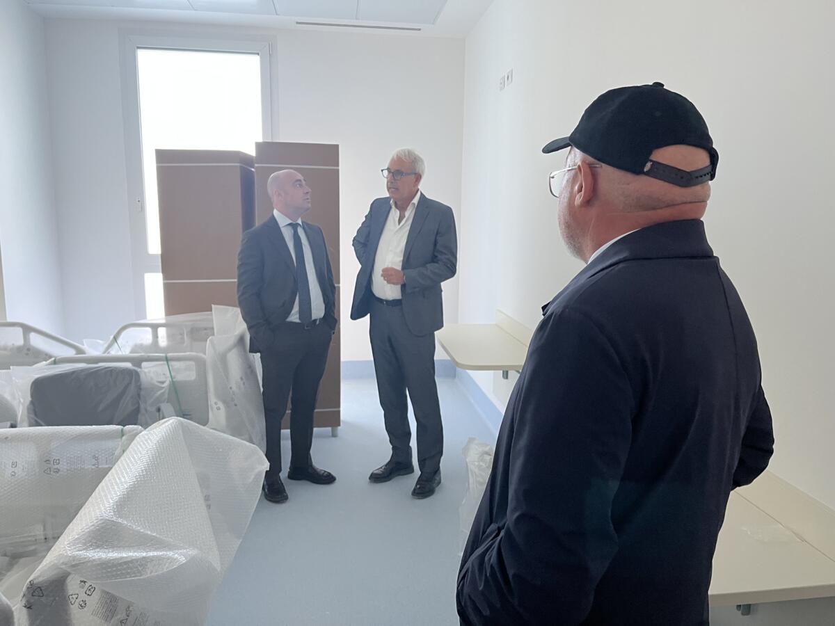 Galleria foto 'Taranto, sopralluogo del sindaco Bitetti sul cantiere del nuovo ospedale San Cataldo: «Sarà un’eccellenza» – FOTO' - foto 3