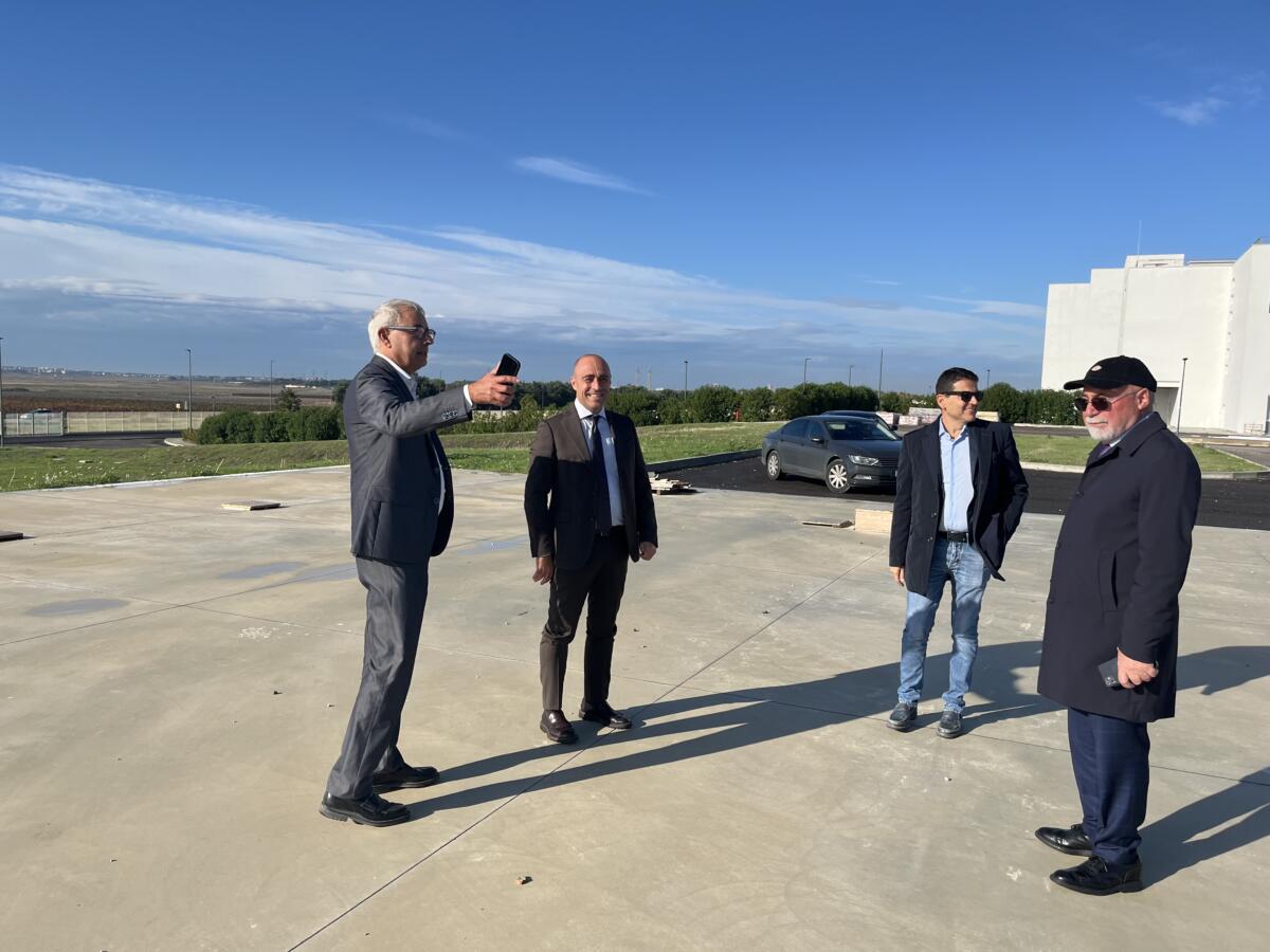 Galleria foto 'Taranto, sopralluogo del sindaco Bitetti sul cantiere del nuovo ospedale San Cataldo: «Sarà un’eccellenza» – FOTO' - foto 1