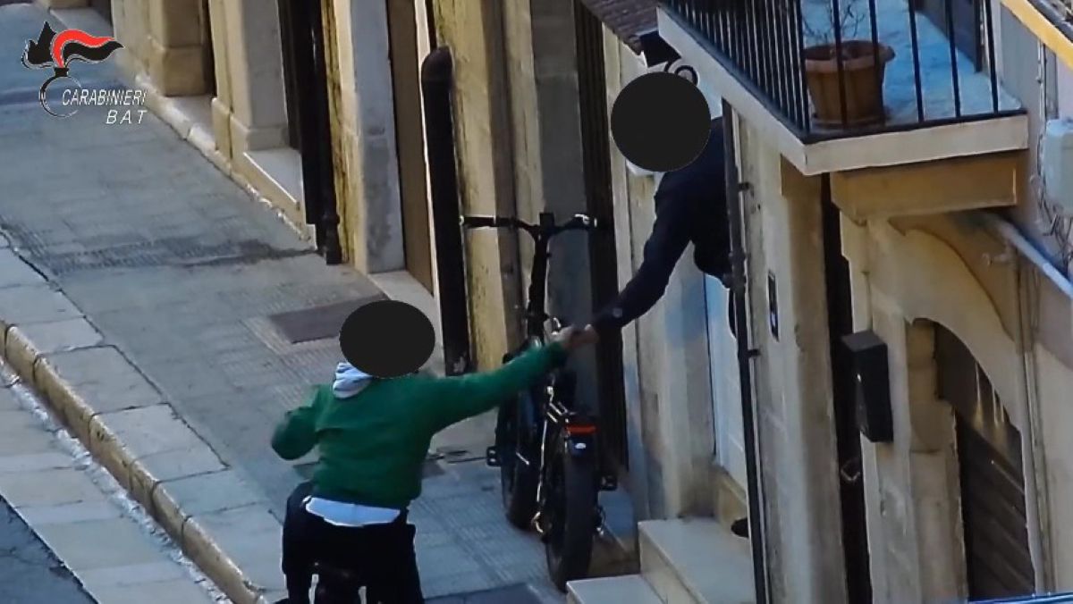 Andria, la droga era un affare di famiglia: sei indagati. Per lo spaccio coinvolti anche minorenni – VIDEO Andria, la droga era un affare di famiglia: sei indagati. Per lo spaccio coinvolti anche minorenni – VIDEO