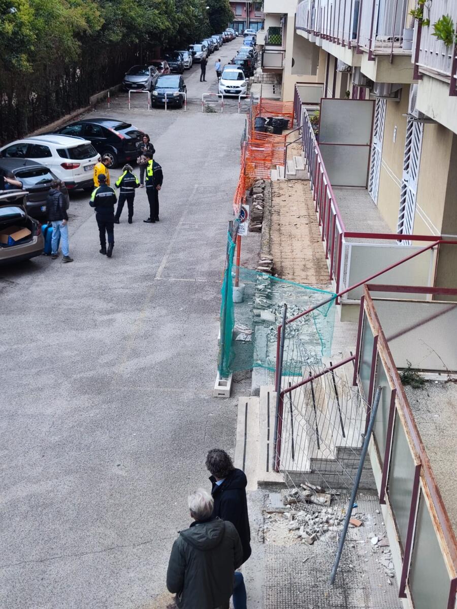 Bari, sgomberate due palazzine a San Pasquale: evacuati residenti per rischio crollo Bari, sgomberate due palazzine a San Pasquale: evacuati residenti per rischio crollo