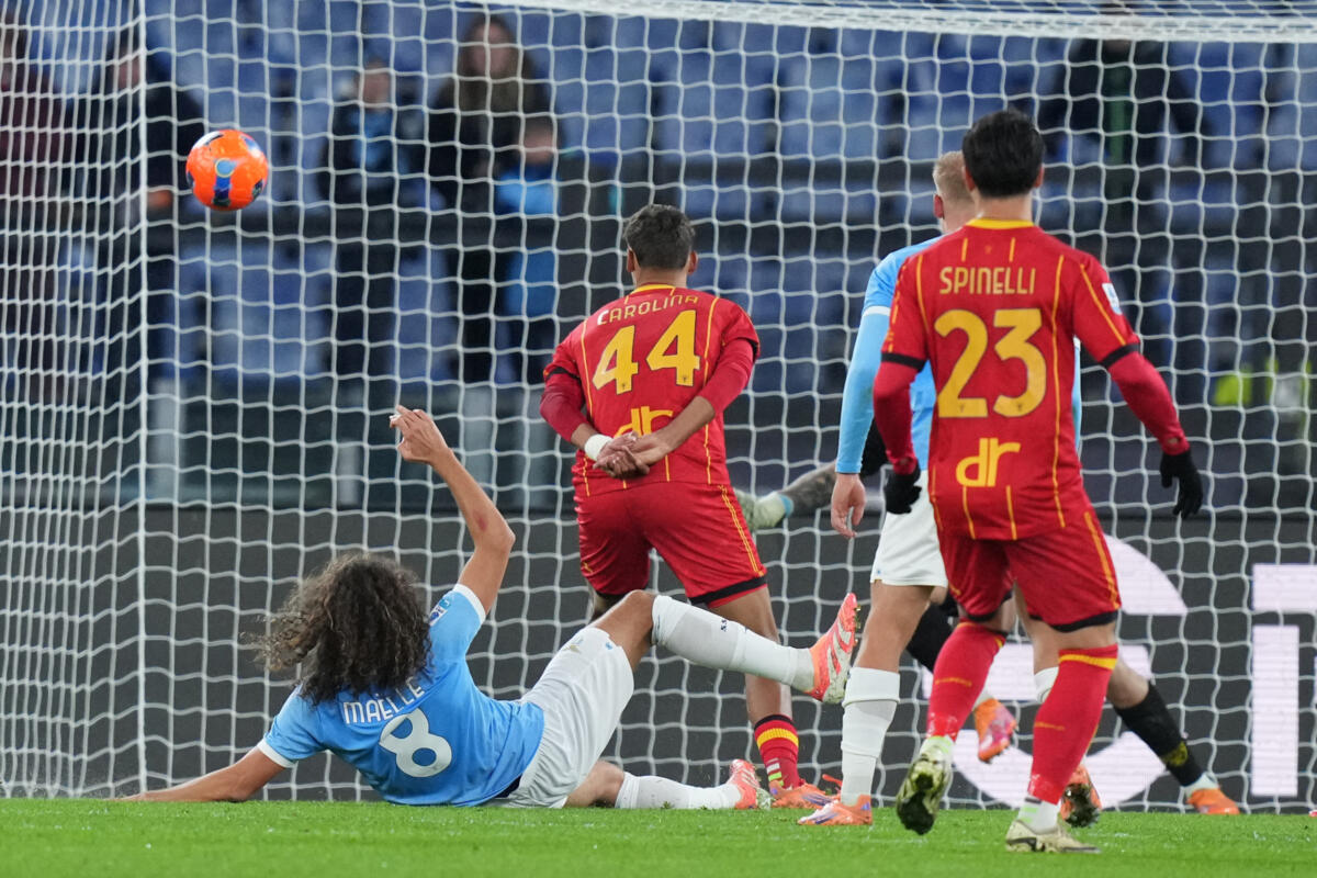 Serie A, apre Guendouzi e chiude i giochi Noslin: Lazio-Lecce 2-0. Ai giallorossi non basta un grande Falcone Serie A, apre Guendouzi e chiude i giochi Noslin: Lazio-Lecce 2-0. Ai giallorossi non basta un grande Falcone