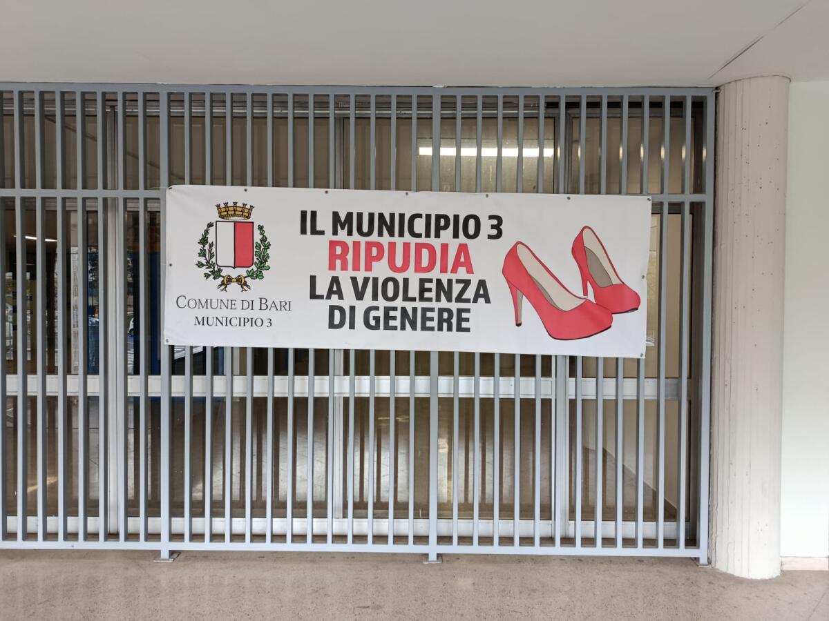 Bari, la città ricorda le vittime di femminicidio. Leccese: «Il futuro dipende da noi» Bari, la città ricorda le vittime di femminicidio. Leccese: «Il futuro dipende da noi»