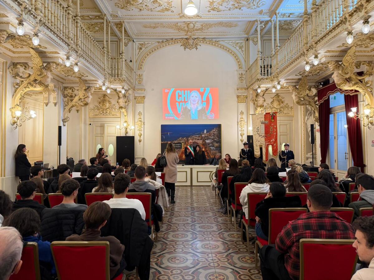 Bari, la città ricorda le vittime di femminicidio. Leccese: «Il futuro dipende da noi» Bari, la città ricorda le vittime di femminicidio. Leccese: «Il futuro dipende da noi»