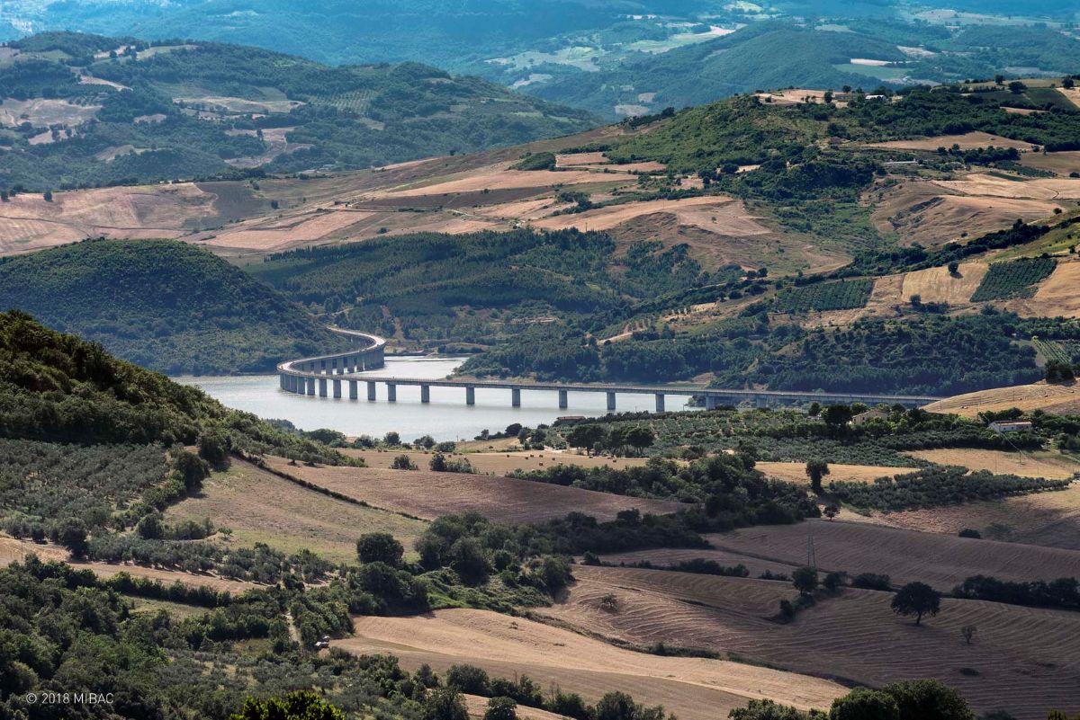 Galleria foto 'Emergenza idrica, Cirielli: «Dall’Irpinia diamo acqua alla Puglia e noi a secco»' - foto 1