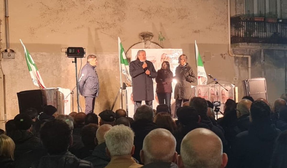 Galleria foto 'Regionali in Puglia, Michele Emiliano come Batman: «Più in forma di prima»' - foto 1