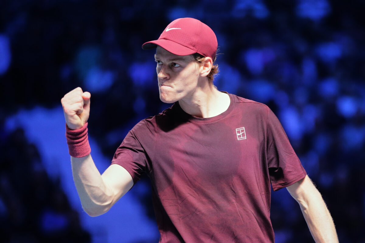 Galleria foto 'Tennis, Sinner travolge Zverev 6-0 6-1 e vola in finale a Parigi: ora sfida con Auger-Aliassime' - foto 1