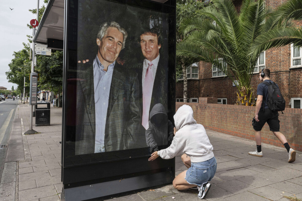 Epstein, nuove mail sui legami con Trump: «Trascorse ore con una ragazza a casa mia» Epstein, nuove mail sui legami con Trump: «Trascorse ore con una ragazza a casa mia»