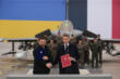 Macron e Zelensky firmano accordo storico sulla difesa aerea: Kiev acquisterà 100 caccia Rafale