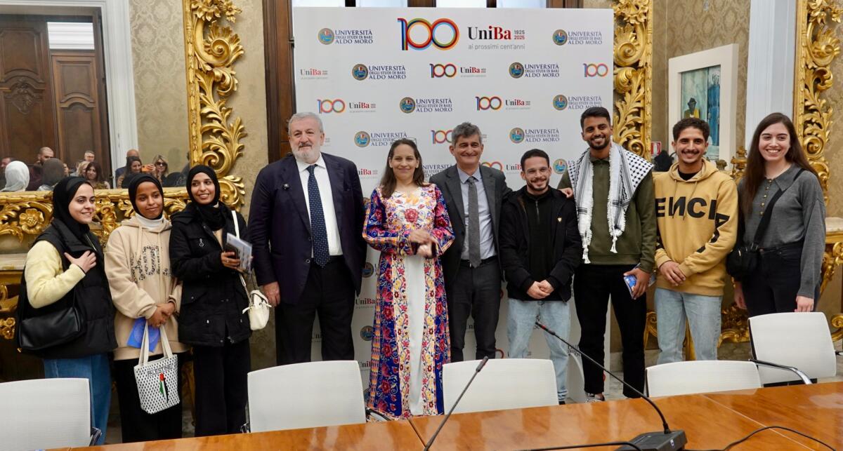UniBa, Emiliano accoglie 6 studenti palestinesi: «Qui per imparare, poi ricostruirete la vostra terra» – VIDEO UniBa, Emiliano accoglie 6 studenti palestinesi: «Qui per imparare, poi ricostruirete la vostra terra» – VIDEO