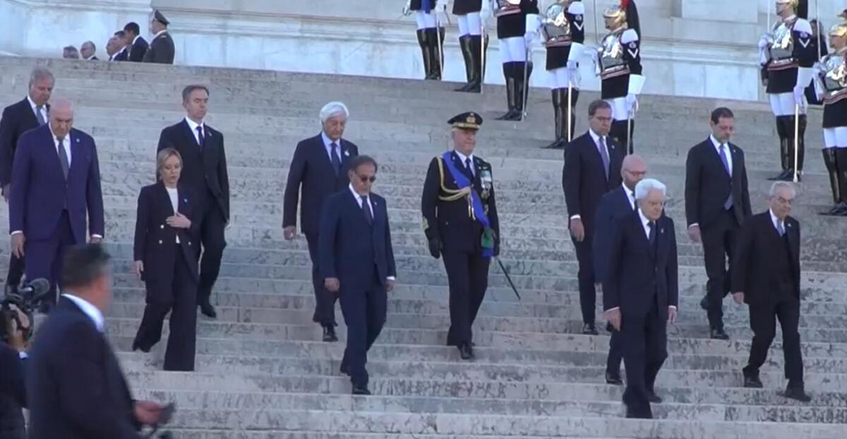 Galleria foto 'Giornata dell’Unità Nazionale, Mattarella e Meloni onorano chi «ha sacrificato la vita per l’Italia»' - foto 1