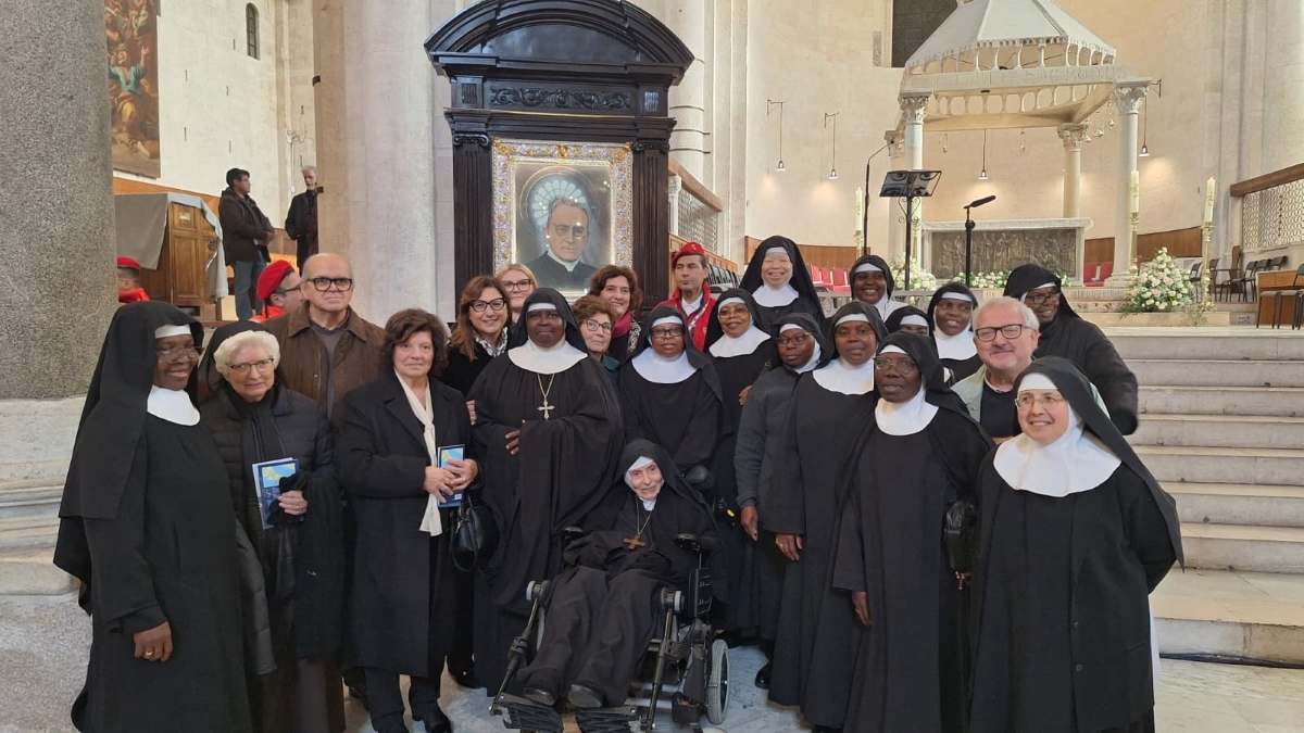 Beatificato a Bari monsignor De Palma, Semeraro: «Un eroe del confessionale» – FOTO Beatificato a Bari monsignor De Palma, Semeraro: «Un eroe del confessionale» – FOTO