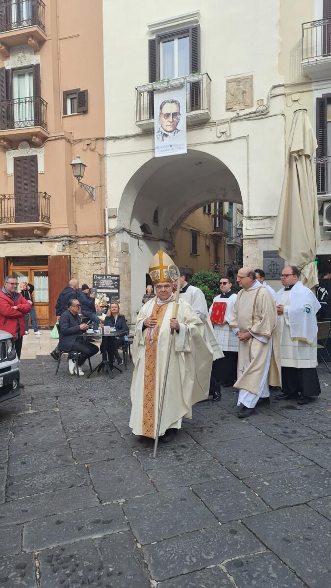 Beatificato a Bari monsignor De Palma, Semeraro: «Un eroe del confessionale» – FOTO Beatificato a Bari monsignor De Palma, Semeraro: «Un eroe del confessionale» – FOTO
