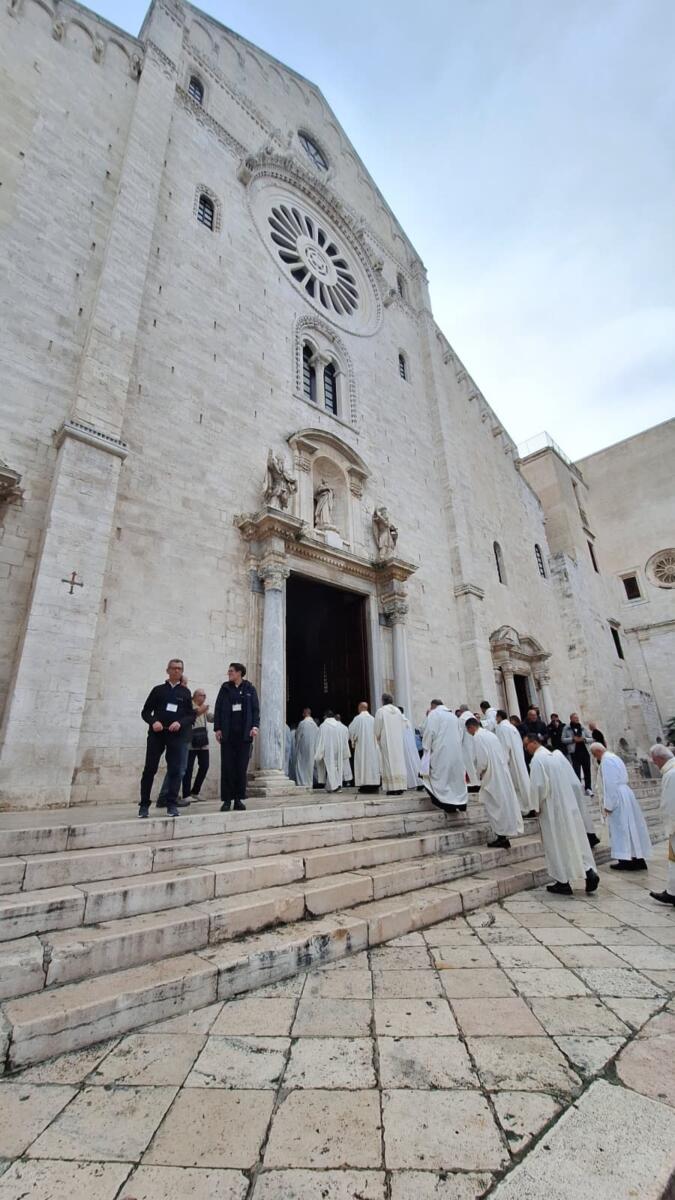 Beatificato a Bari monsignor De Palma, Semeraro: «Un eroe del confessionale» – FOTO Beatificato a Bari monsignor De Palma, Semeraro: «Un eroe del confessionale» – FOTO