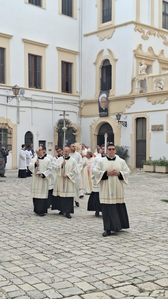 Beatificato a Bari monsignor De Palma, Semeraro: «Un eroe del confessionale» – FOTO Beatificato a Bari monsignor De Palma, Semeraro: «Un eroe del confessionale» – FOTO