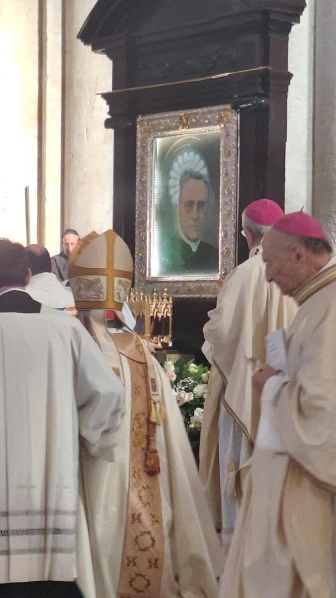 Beatificato a Bari monsignor De Palma, Semeraro: «Un eroe del confessionale» – FOTO Beatificato a Bari monsignor De Palma, Semeraro: «Un eroe del confessionale» – FOTO
