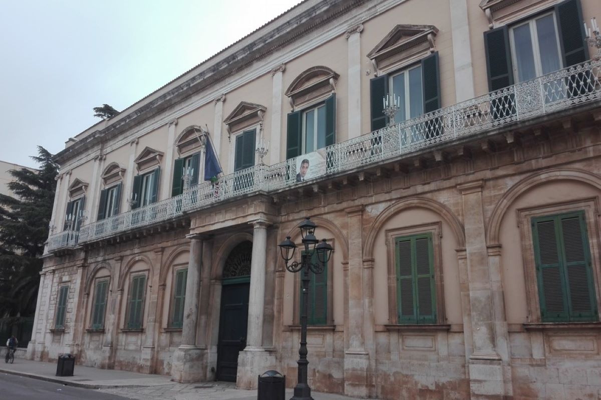 Galleria foto 'Bitonto, gira sola per strada e viene molestata da un uomo che le mostra i genitali' - foto 1