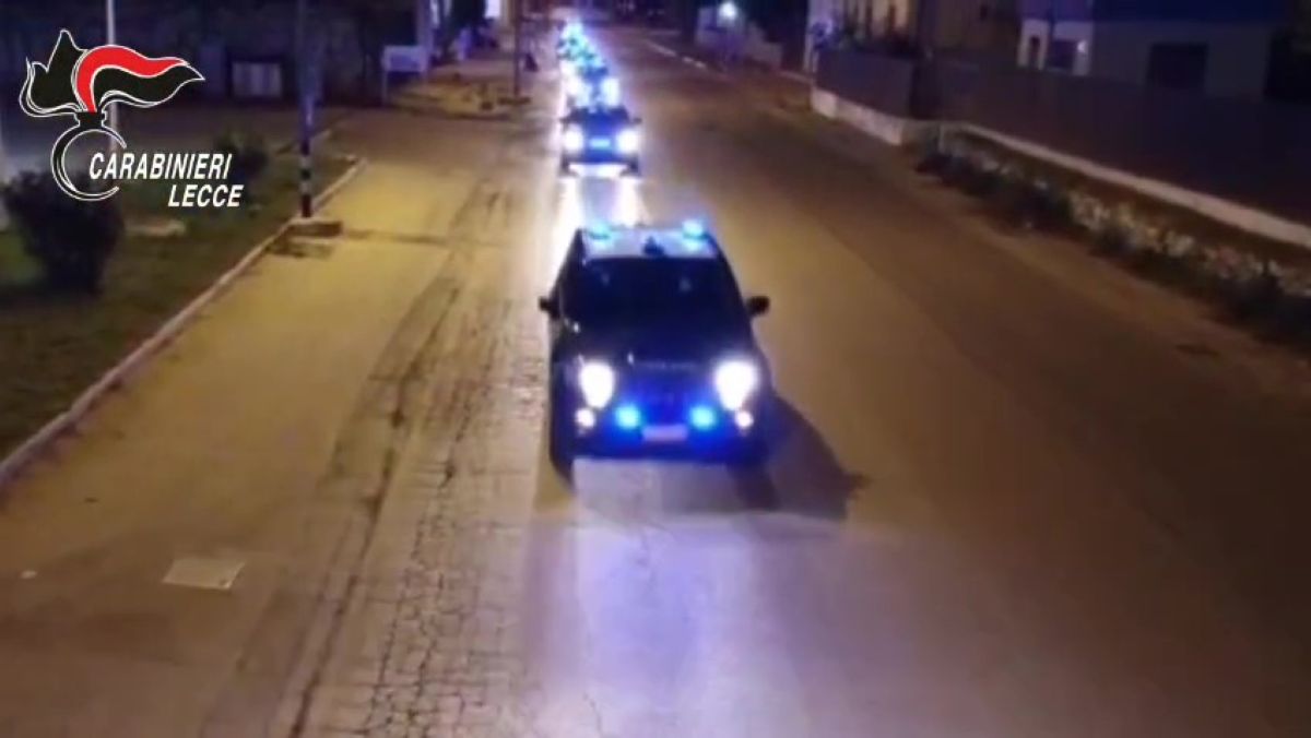 Blitz antimafia nel Salento, numerosi gli arresti: nell’operazione impegnati oltre cento carabinieri – VIDEO Blitz antimafia nel Salento, numerosi gli arresti: nell’operazione impegnati oltre cento carabinieri – VIDEO