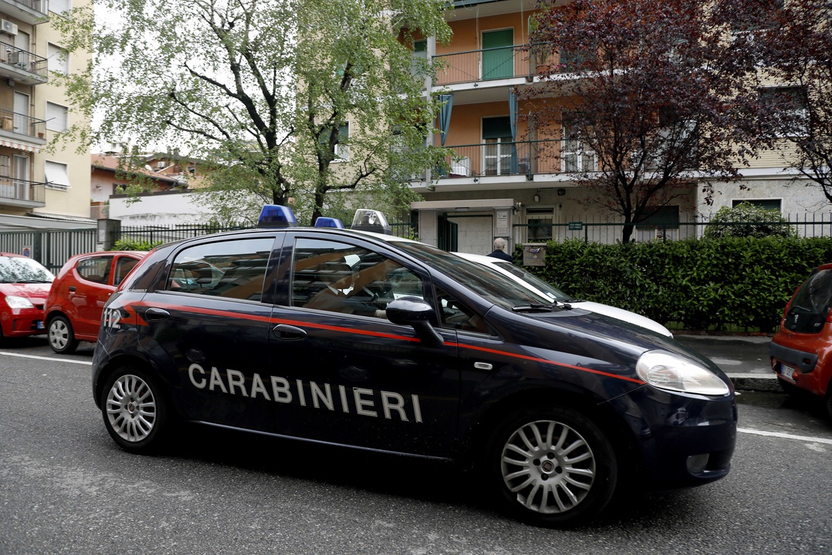 Galleria foto 'Agguato in piazza a Boscoreale: 18enne colpito da un proiettile. Il giovane muore in ospedale' - foto 1