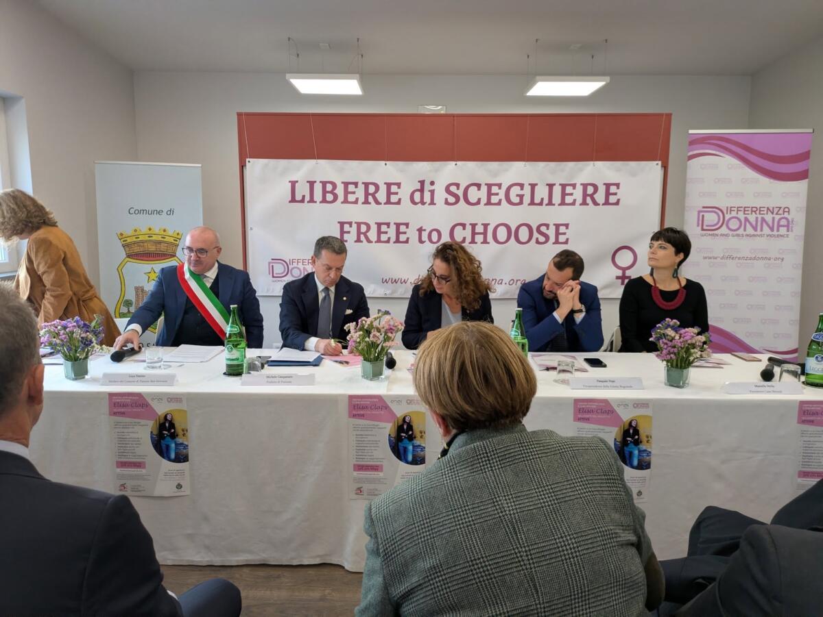 Palazzo San Gervasio, inaugurata la Casa Antiviolenza intitolata ad Elisa Claps: «Da bene confiscato a rifugio» – FOTO Palazzo San Gervasio, inaugurata la Casa Antiviolenza intitolata ad Elisa Claps: «Da bene confiscato a rifugio» – FOTO