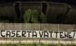 Bari, all’esterno del San Nicola compaiono striscioni contro il tecnico Caserta e il ds Magalini