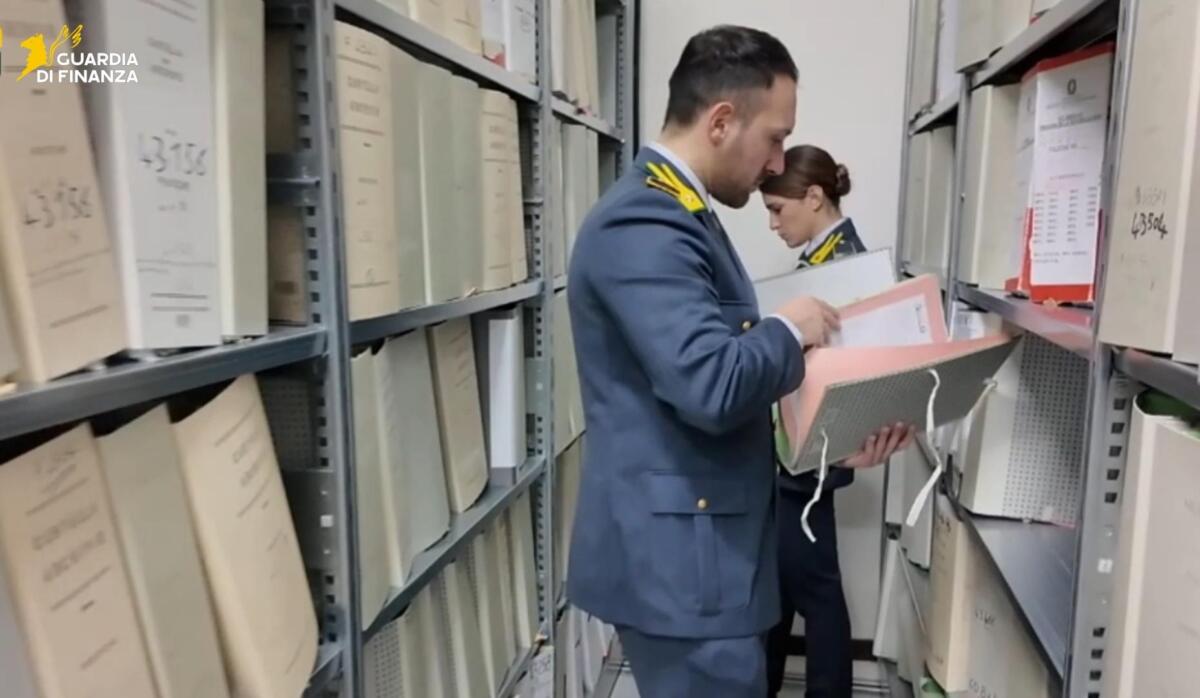 I fondi di PugliaPromozione utilizzati per scopi privati, maxi sequestro da 800mila euro: nove indagati I fondi di PugliaPromozione utilizzati per scopi privati, maxi sequestro da 800mila euro: nove indagati