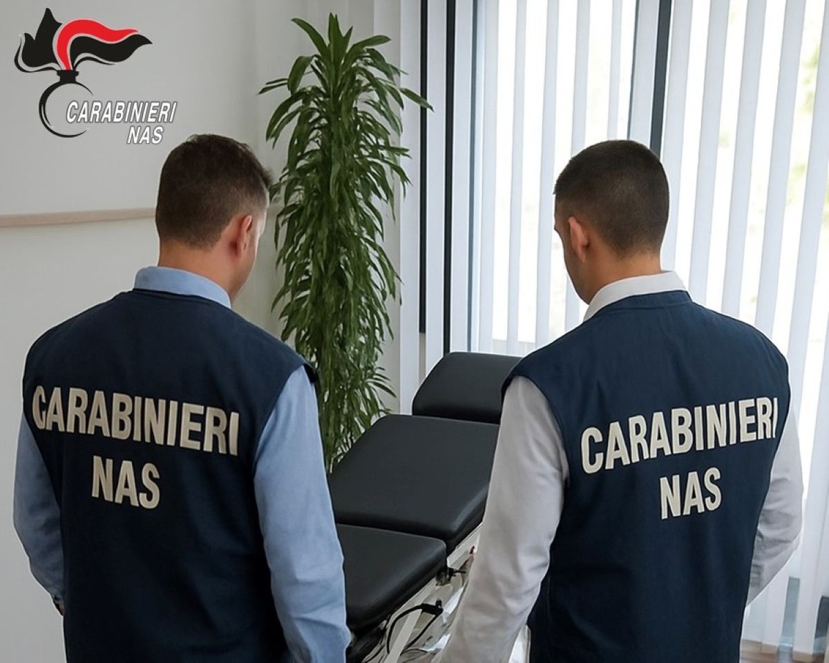Galleria foto 'Bari, due fisioterapisti esercitavano la professione in studi abusivi: maxi multa e attività sospese' - foto 1