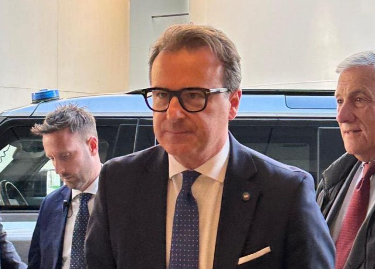 Barletta, accordo Autorità di gestione-IP per lo spostamento dei serbatoi di idrocarburi nel porto: l’annuncio di Damiani Barletta, accordo Autorità di gestione-IP per lo spostamento dei serbatoi di idrocarburi nel porto: l’annuncio di Damiani