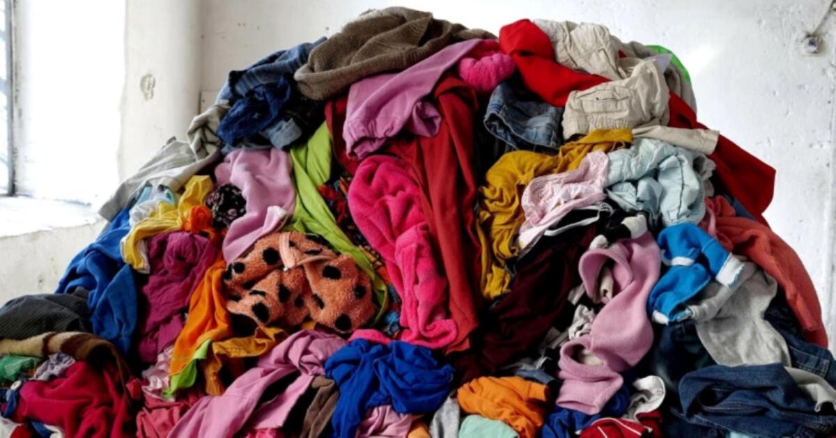 Galleria foto 'Puglia: il fast fashion con i rifiuti tessili sono la nuova emergenza regionale' - foto 1