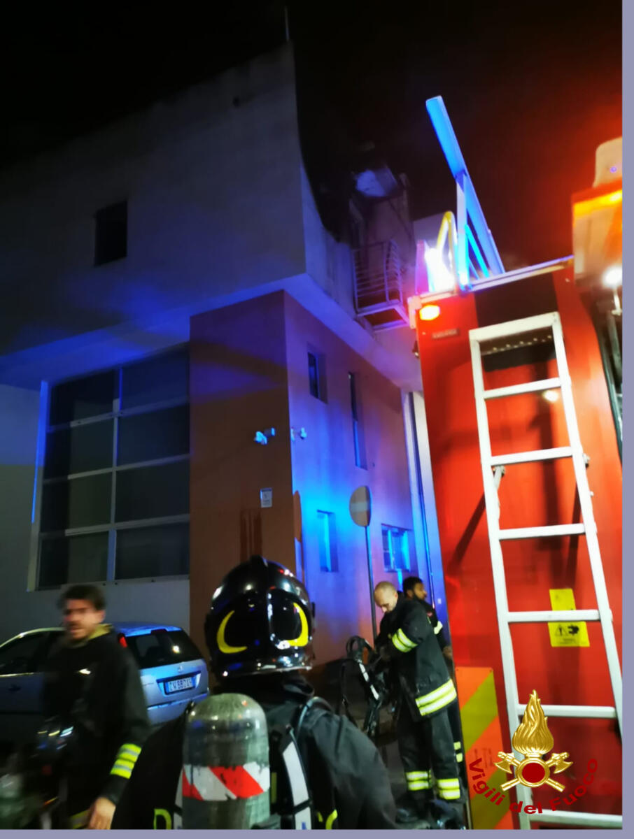 Paura nella notte a Bitonto, incendio in un appartamento: salva una famiglia – FOTO Paura nella notte a Bitonto, incendio in un appartamento: salva una famiglia – FOTO