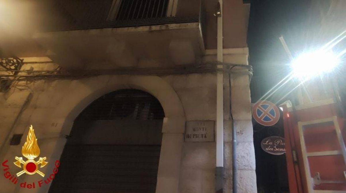 Galleria foto 'Notte di paura a Corato, fiamme in un ristorante in ristrutturazione: avrebbe dovuto aprire a dicembre' - foto 1