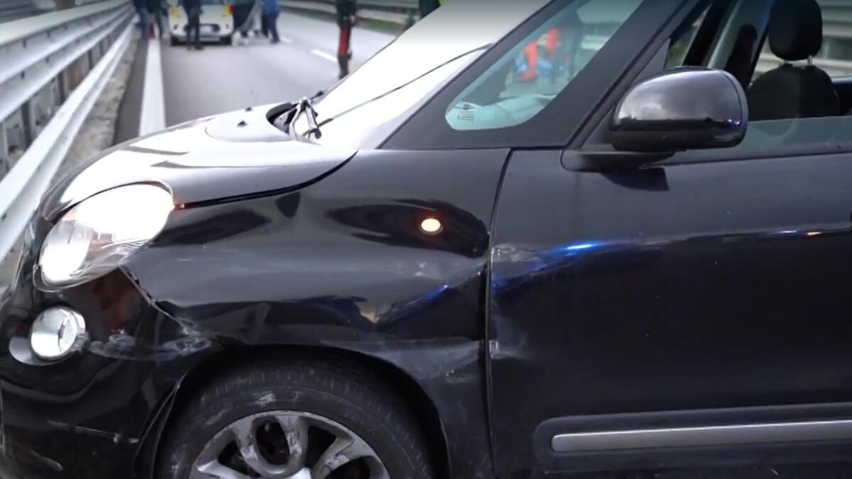 Galleria foto 'Travolto sulla statale 16 mentre soccorre un automobilista: muore giovane di 25 anni a Bari' - foto 1