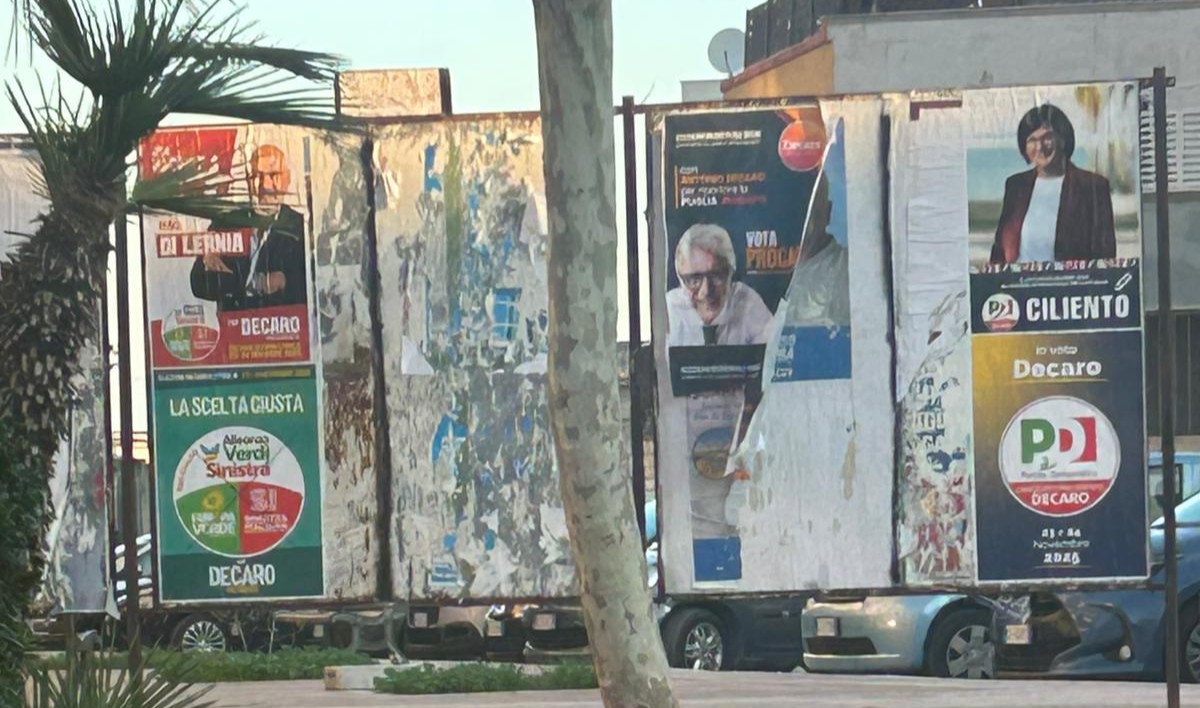 Galleria foto 'Regionali in Puglia, a Trani strappati tutti i manifesti di Procacci: «Offesa la democrazia»' - foto 1