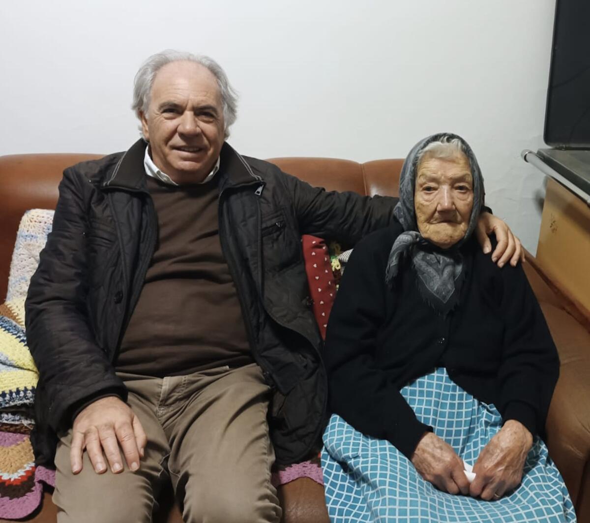 Orsara di Puglia in festa per i 105 anni di nonna Carmela, al sindaco: «Ci vediamo l’anno prossimo» Orsara di Puglia in festa per i 105 anni di nonna Carmela, al sindaco: «Ci vediamo l’anno prossimo»