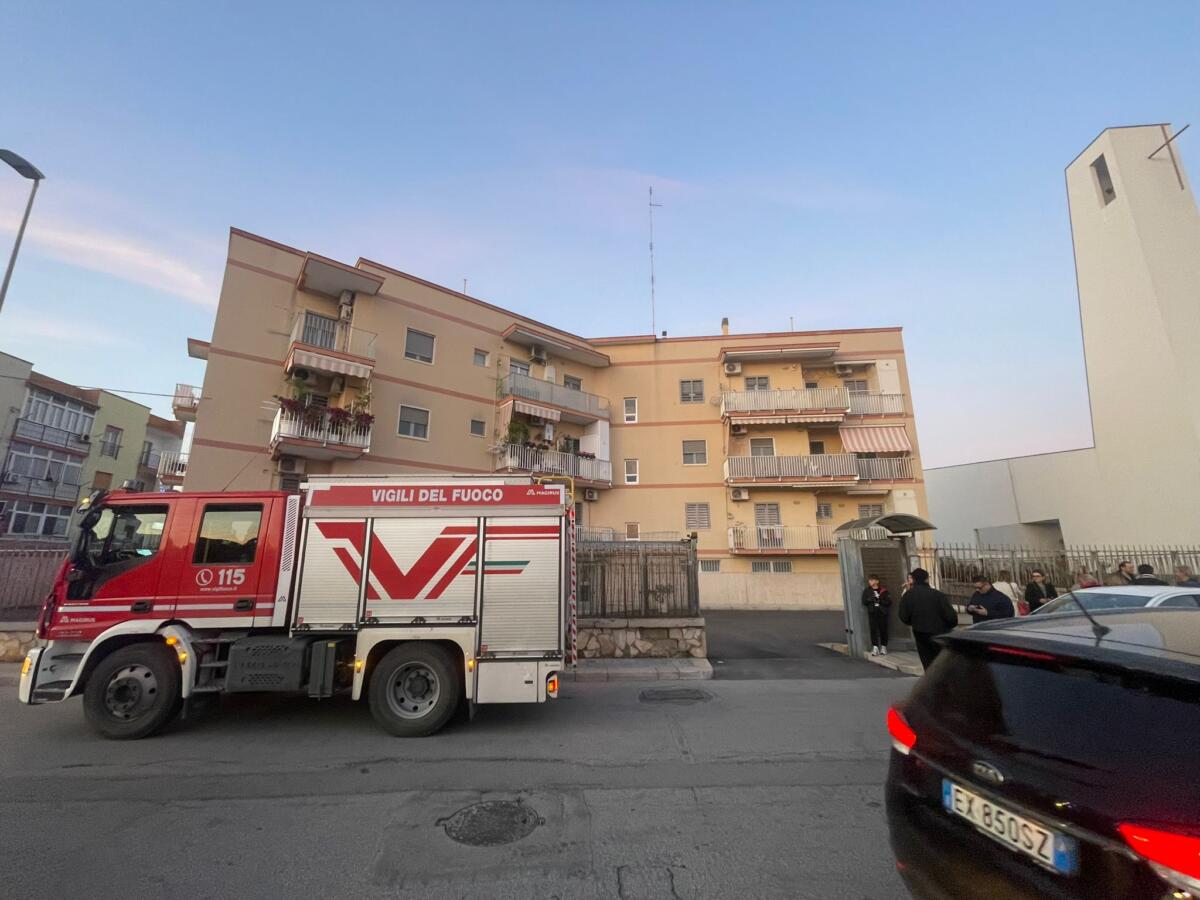 Bari, verifiche sulla stabilità di una palazzina a San Girolamo: evacuato lo stabile Bari, verifiche sulla stabilità di una palazzina a San Girolamo: evacuato lo stabile