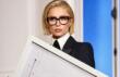 La rivincita delle icone, Paris Hilton reinterpreta lo stile di Karl Lagerfeld