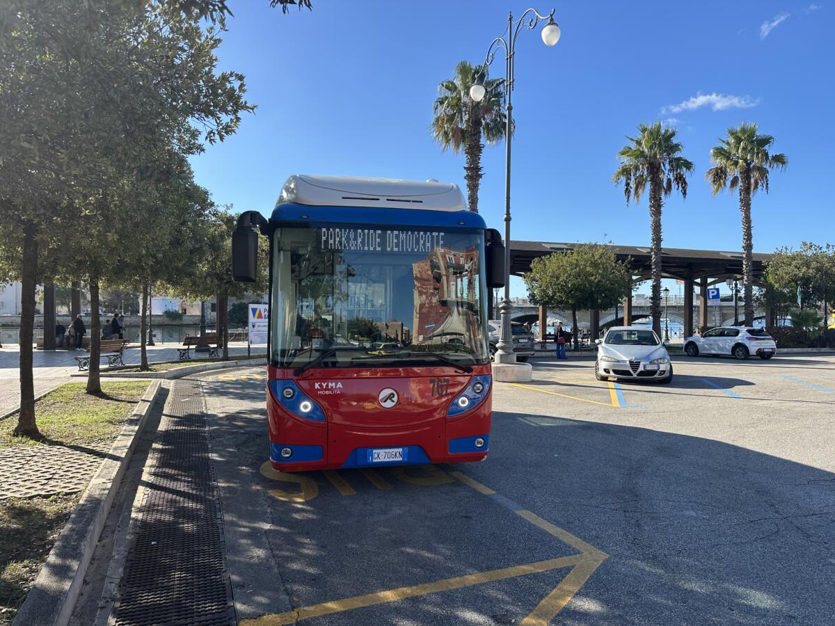 Galleria foto 'Taranto, via alla sperimentazione dei park&ride: parcheggio e bus a un euro per raggiungere il centro – VIDEO' - foto 1