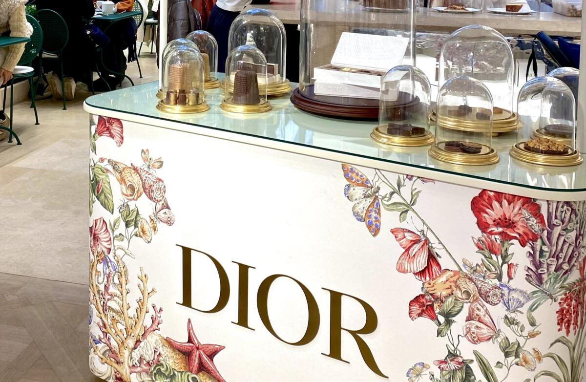 Il gusto del lusso nei locali, le “maison” firmano pasticcerie e ristoranti Il gusto del lusso nei locali, le “maison” firmano pasticcerie e ristoranti