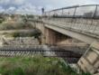 Putignano, cadono calcinacci sui binari: ponte chiuso al traffico. Disagi anche alla circolazione ferroviaria