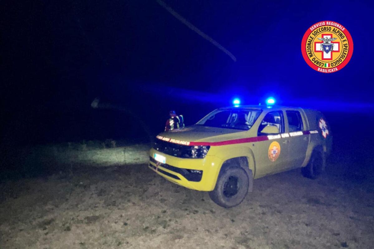 Galleria foto 'Sette escursionisti pugliesi bloccati sul Pollino, salvati dal soccorso alpino: due sono rimasti feriti' - foto 1