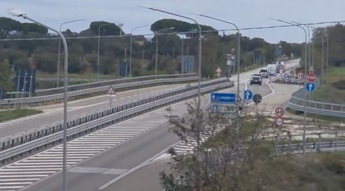 Galleria foto 'Statale 100, il Comitato strade sicure dopo l’ultimo incidente mortale: «Basta stragi, Salvini acceleri i lavori»' - foto 1