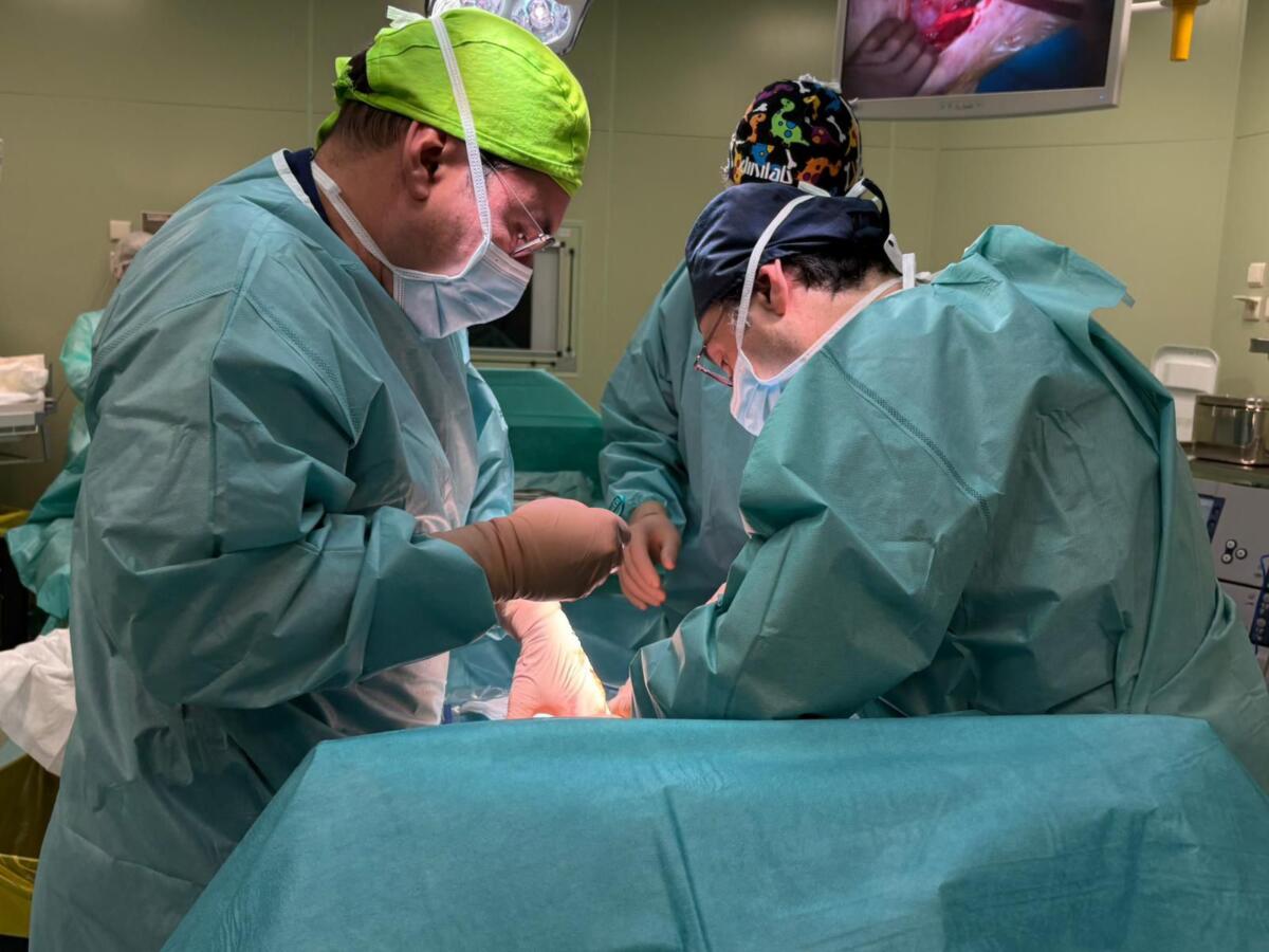 Andria, al Bonomo eseguito il primo taglio cesareo con cannula nel femore: mamma e bimba stanno bene Andria, al Bonomo eseguito il primo taglio cesareo con cannula nel femore: mamma e bimba stanno bene