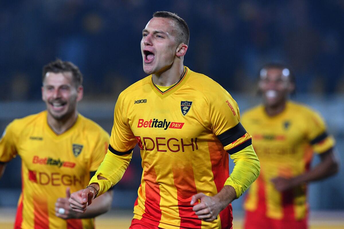 Galleria foto 'Serie A, si sblocca Stulic e arriva la seconda vittoria consecutiva al Via del Mare: Lecce-Pisa 1-0' - foto 1